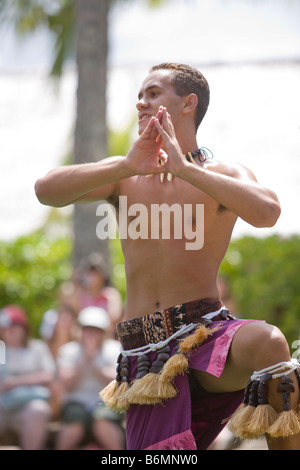 LA'IE, HI - Luglio 26: performance di danza a Hawaii è il Centro Culturale Polinesiano. Foto Stock