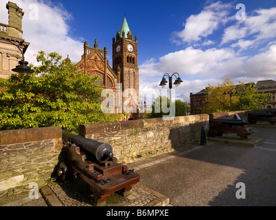 Derry City Guildhall e muri Irlanda del Nord Foto Stock