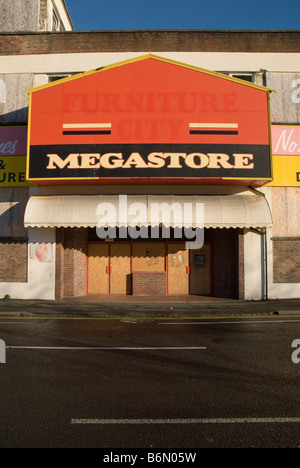 Chiuso furniture store, Foster Square Retail Park Bradford Foto Stock