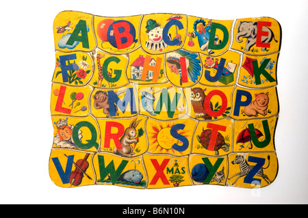 Vintage lettera alfabeto pezzo di puzzle per i bambini con la lettera L e la foto dei lecca lecca stampati su di essa Foto Stock