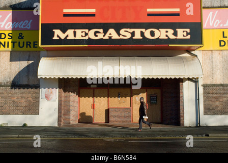 Chiuso furniture store, Foster Square Retail Park Bradford Foto Stock