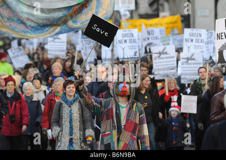 Gli attivisti ambientali nella zona centrale di Londra protesta alla domanda urgente azione di governo sul cambiamento climatico. Foto Stock