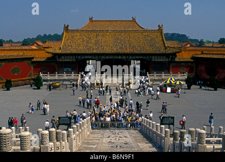 I turisti, tour guidato, la porta della purezza celeste, Qianqingmen, la Città Proibita di Pechino, la Municipalità di Pechino, Cina, Asia Foto Stock