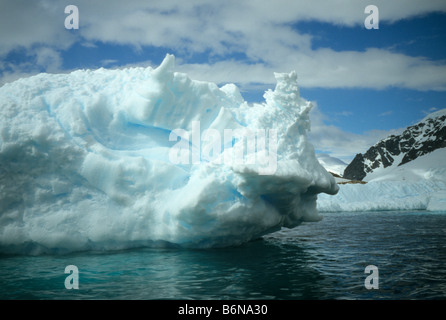 Iceberg a de Cuverville Island, Antartico peninsulare Foto Stock