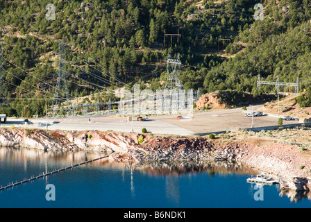 Flaming Gorge Dam e serbatoio e idroelettrica stazione di trasmissione Foto Stock