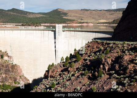 Flaming Gorge Dam e serbatoio e idroelettrica stazione di trasmissione Foto Stock