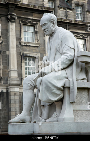 Una statua di George il salmone nella motivazione del Trinity College di Dublino, Repubblica di Irlanda Foto Stock