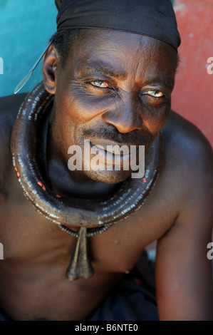 Uomo himba opuwo namibia Foto Stock