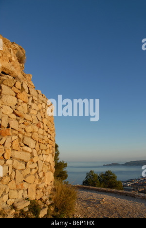 Dettaglio del mulino a vento rovina su La Plana, guardando verso il cappuccio Prim, Javea / Xabia, Provincia di Alicante, Comunidad Valenciana, Spagna Foto Stock