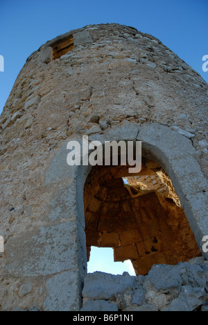 Il mulino a vento di rovina su La Plana, Javea / Xabia, Provincia di Alicante, Comunidad Valenciana, Spagna Foto Stock