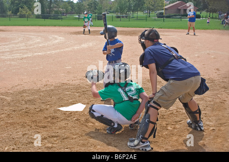 Little League Baseball, impasto, catcher, arbitro, home plate, base, sport fitness, Campo, infield, OHIO USA Foto Stock