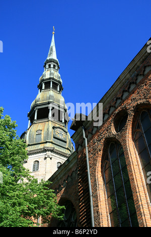 Vista posteriore del Peterbaznica (la chiesa di San Pietro), Riga, Lettonia Foto Stock