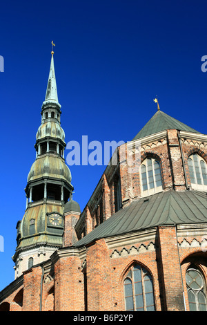 Vista posteriore del Peterbaznica (la chiesa di San Pietro), Riga, Lettonia Foto Stock