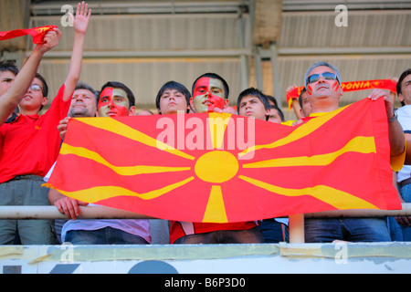 Calcio macedone di ventilatori in Macedonia vs Scozia partita di calcio Foto Stock