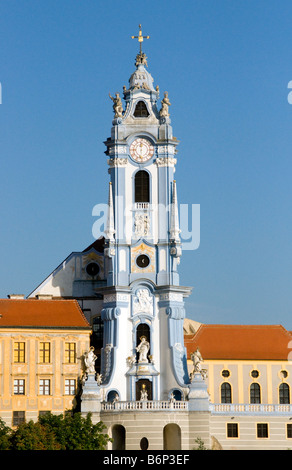 Durnstein village, sulla banca del fiume del Danubio, che in passato era un convento agostiniano Foto Stock