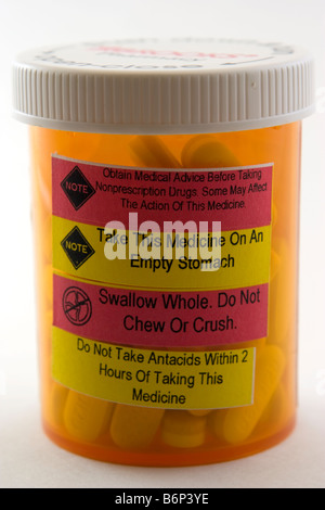 Le etichette di avvertimento sulla prescrizione flacone di farmaco Foto Stock