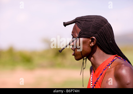 Maasia mara uomini cerimonia di benvenuto Foto Stock