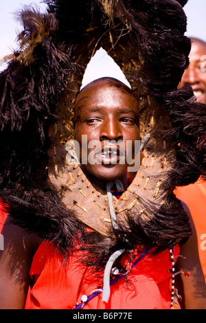 Maasia mara uomini cerimonia di benvenuto Foto Stock