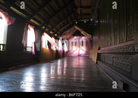 Interno di Rumah Minang noto anche come una vera e propria casa Minangkabau in Seremban, Malaysia Foto Stock