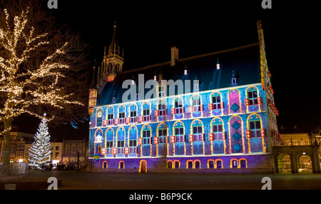 Municipio di luce policromatico sporgenza dall artista francese Patrice Warrener. Piazza del Mercato, Gouda, Paesi Bassi Foto Stock