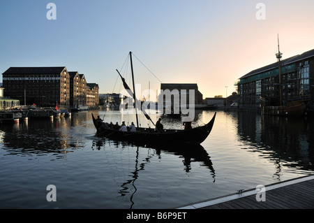 Tramonto sul Viking Longships in Gloucester Docks Foto Stock