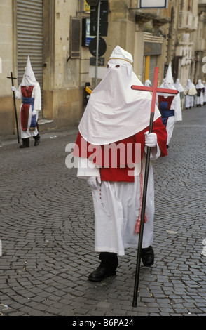 I penitenti a Settimana Santa Settimana Santa processione per la domenica delle Palme in Enna Sicilia Italia Foto Stock