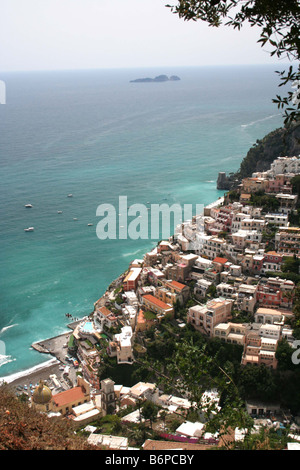 Positano da un percorso di alta sulla costa di Amalfi Italia Foto Stock