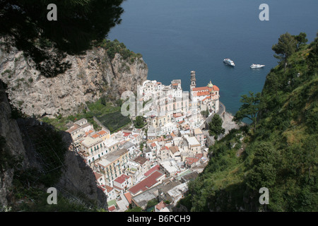 Vista sulla Torre dello Ziro ad Atrani sulla Costiera Amalfitana Italia Foto Stock