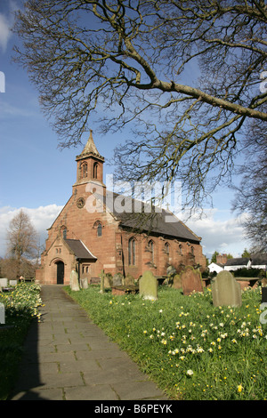 Villaggio di Coddington, Inghilterra. Xix secolo costruito in arenaria St Mary's Church, situato nel villaggio di Cheshire di Coddington. Foto Stock