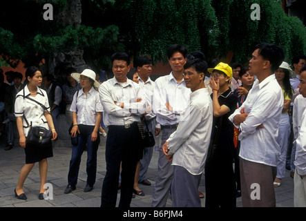 Il popolo cinese, turisti, visitatori, visita e tour guidato, gruppo di tour, il Summer Palace, Yiheyuan, Pechino, Municipalità di Pechino, Cina, Asia Foto Stock