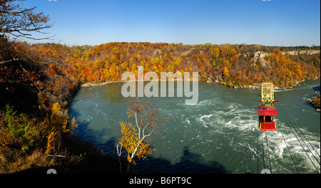 Cavo auto aero al di sopra della vasca idromassaggio, cascate del Niagara Foto Stock