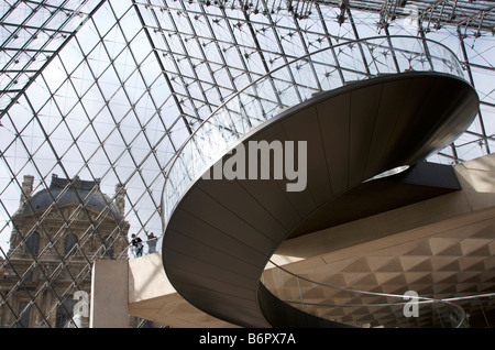 Le scale nel museo del Louvre, Parigi, Francia, Europa Foto Stock