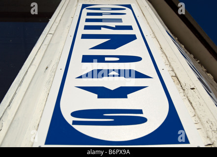 Blu e bianco aperto 7 giorni segno su un negozio a Twickenham, middlesex, engfland Foto Stock