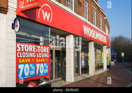 Dicembre 2008, Londra, Regno Unito. Woolworths catena di negozi in amministrazione. Immagine: Woolworths nel centro di Morden, a sud-ovest di Londra Foto Stock