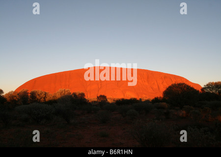 Uluru - Ayers Rock [Docker River Road, Uluru-Kata Tjuta National Park, il Territorio del Nord, l'Australia, Oceania] . Foto Stock