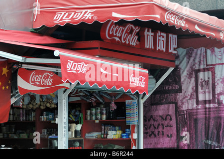Chinese coca cola con marchio di stallo di strada in Hangzhou, Cina Foto Stock