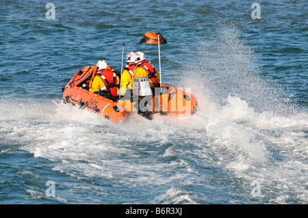 Calshot s Inshore scialuppa di salvataggio su palestra nel Solent 28 Dicembre 2008 Foto Stock