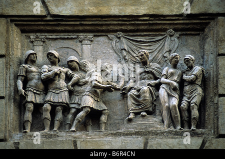 Scolpite scene a Palazzo Valmarana Braga di Via Fogazzaro in Vicenza Veneto Italia Foto Stock