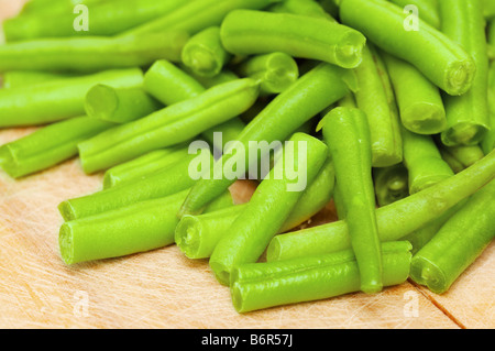 I fagiolini sul pannello di legno Foto Stock