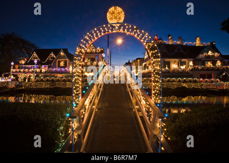 Luci delle Vacanze a canali di Venezia a Natale Venice Beach Los Angeles County in California negli Stati Uniti d'America Foto Stock