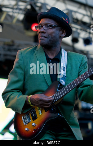 Lynval Golding esecuzione dal vivo sul palco con Pama International Big Chill Festival castello di Eastnor Ledbury Herefordshire 2008 Foto Stock