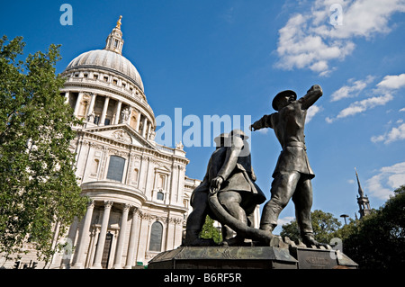 Vigili del fuoco Monumento Nazionale di Londra Foto Stock