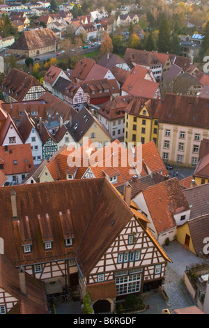 Bad Wimpfen. tegole rosse sui tetti medievali della città vecchia vista dalla Torre blu Foto Stock