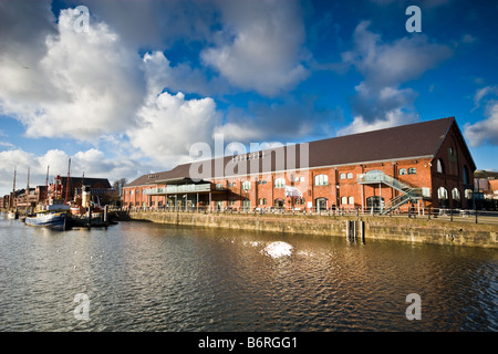 National Waterfront Museum come visto dal lato di Marina Foto Stock