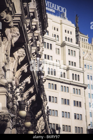 Teste di elefante sulla parete del Banco Español de Crédito costruzione / Edificio Banesto, Calles Alcala e Siviglia, Madrid, Spagna Foto Stock