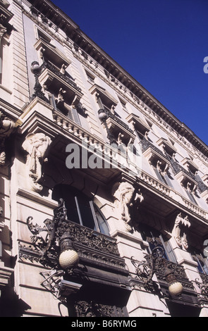 Teste di elefante sulla parete del Banco Español de Crédito costruzione / Edificio Banesto, Calles Alcala e Siviglia, Madrid, Spagna Foto Stock