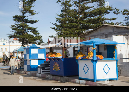 Essaouira Marocco dicembre bancarelle che vendono succo di frutta nella Medina Foto Stock