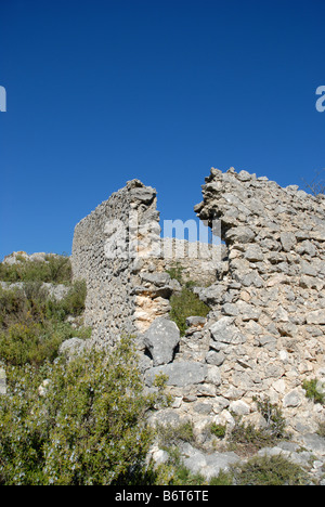 La rovina, troglodita Torre Moresca, Talaia de la Foradada, Sierra de la Forada, Provincia di Alicante, Comunidad Valenciana, Spagna Foto Stock