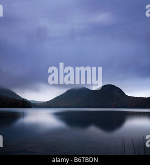 Il tramonto sopra le bolle, Jordan Pond, Parco Nazionale di Acadia, Maine, Stati Uniti d'America Foto Stock