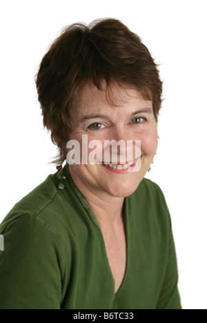 Una testa e spalle il ritratto di un bel Irish American donna vestita in verde per St Patrick s Day Foto Stock